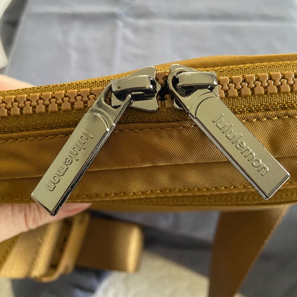 Lululemon Everywhere Belt Bag Burnt Caramel Athleisure, Minimalist, Gorpcore - Picture 7 of 13